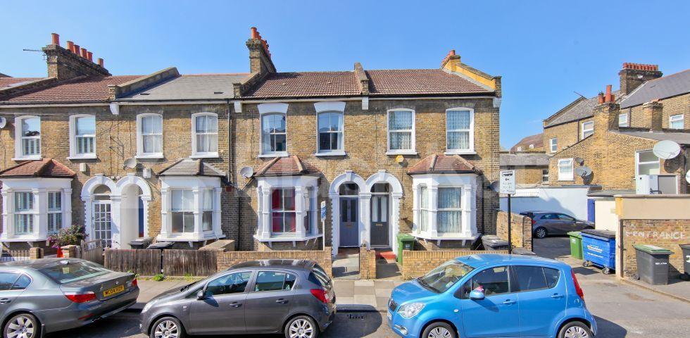 			NEW INSTRUCTION, 4 Bedroom, 1 bath, 1 reception House			 Alloa Road , Surrey Quay Canada Water